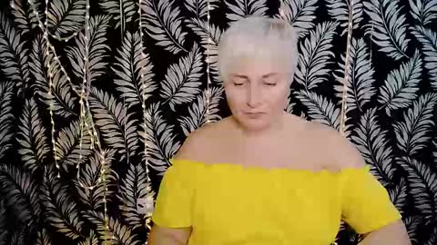 Snapshot of oliviaoskar_ chatting on 12-15-25, 12:42 Kelly online show from 12-15-25, 12:42