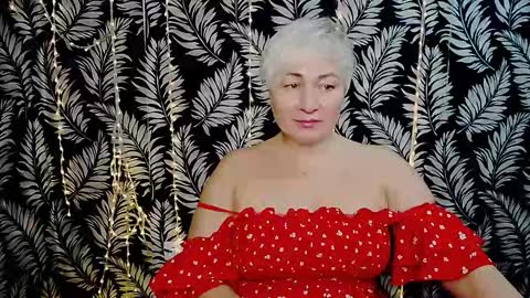 Snapshot of oliviaoskar_ chatting on 12-18-25, 12:00 Kelly online show from 12-18-25, 12:00