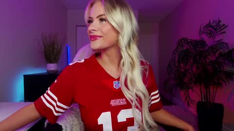 Snapshot of oliviaowens chatting on 02-08-25, 11:45 Olivia Owens online show from 02-08-25, 11:45