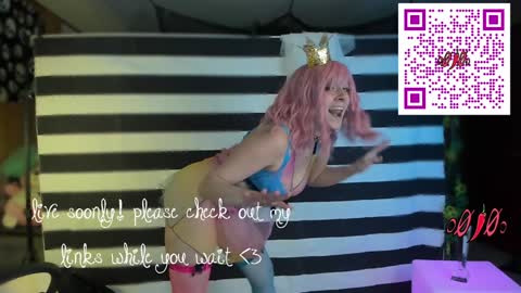 Snapshot of oliviaowens chatting on 10-31-25, 03:51 Olivia Owens online show from 10-31-25, 03:51