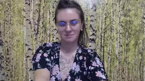 Snapshot of oliviasager chatting on 09-19-25, 01:40 Mistress Olivia online show from 09-19-25, 01:40