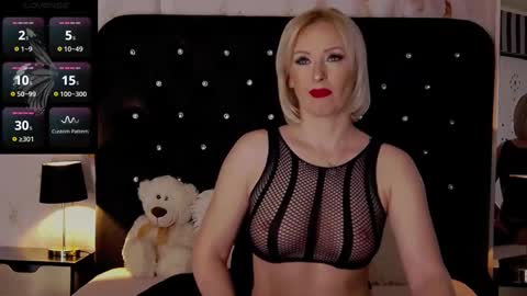 Snapshot of oliviashaw23 chatting on 02-11-25, 07:54 Olivia online show from 02-11-25, 07:54