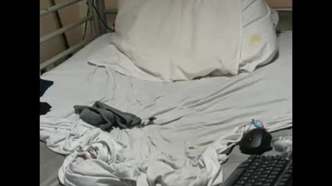 Snapshot of olivier_21 chatting on 01-05-26, 06:22 olivier_21 online show from 01-05-26, 06:22