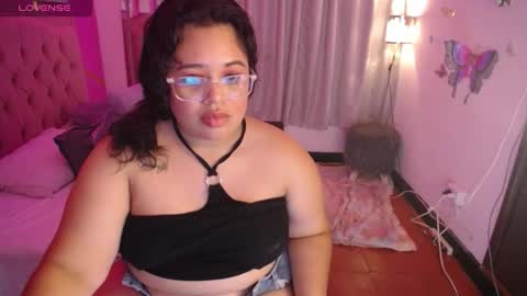 oliviia_cute online show from 10-10-25, 04:33