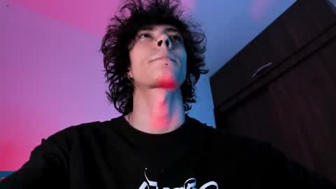 Snapshot of olliver___y chatting on 12-06-24, 02:35 online show from 12-06-24, 02:35