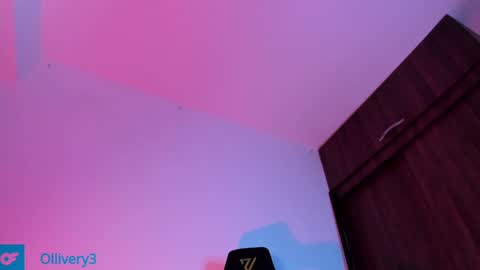 Snapshot of olliver___y chatting on 12-06-24, 05:42 online show from 12-06-24, 05:42