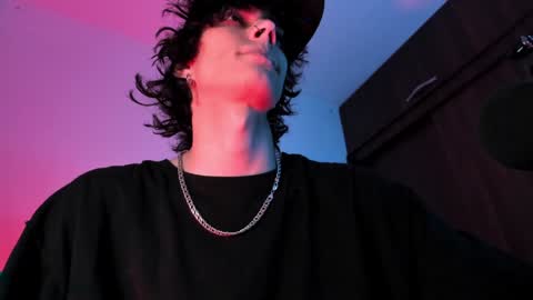 Snapshot of olliver___y chatting on 12-07-24, 07:49 online show from 12-07-24, 07:49