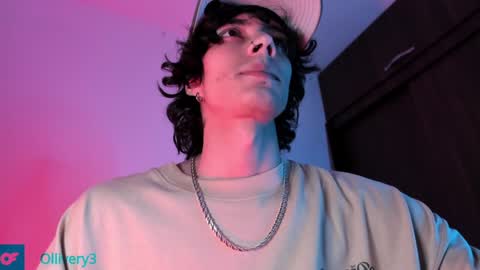 Snapshot of olliver___y chatting on 12-11-24, 04:07 online show from 12-11-24, 04:07