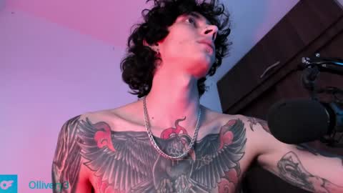 Snapshot of olliver___y chatting on 12-12-24, 12:22 online show from 12-12-24, 12:22