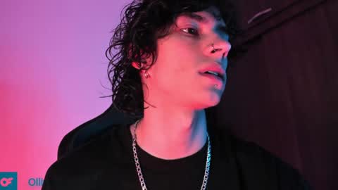 Snapshot of olliver___y chatting on 12-15-24, 04:51 online show from 12-15-24, 04:51