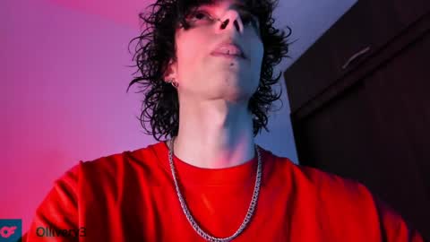 Snapshot of olliver___y chatting on 12-17-24, 04:56 online show from 12-17-24, 04:56