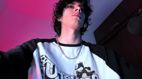 Snapshot of olliver___y chatting on 12-21-24, 06:41 online show from 12-21-24, 06:41