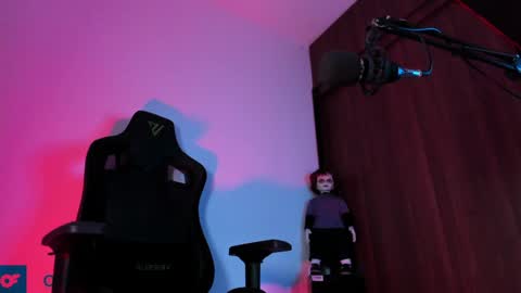 Snapshot of olliver___y chatting on 12-21-24, 09:44 online show from 12-21-24, 09:44