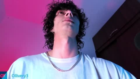 Snapshot of olliver___y chatting on 12-22-24, 05:01 online show from 12-22-24, 05:01