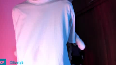 Snapshot of olliver___y chatting on 12-23-24, 05:28 online show from 12-23-24, 05:28