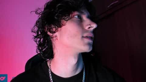 Snapshot of olliver___y chatting on 12-24-24, 05:38 online show from 12-24-24, 05:38