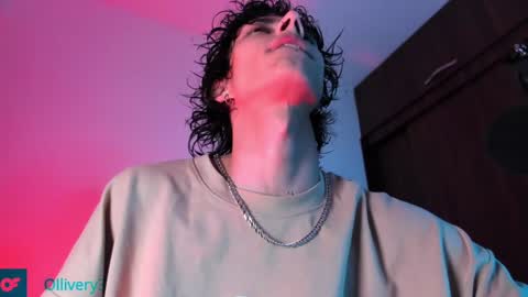 Snapshot of olliver___y chatting on 01-11-25, 06:35 online show from 01-11-25, 06:35