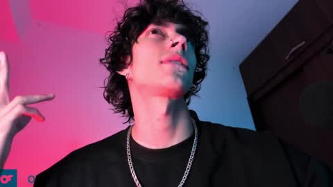 Snapshot of olliver___y chatting on 01-13-25, 04:39 online show from 01-13-25, 04:39