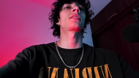 Snapshot of olliver___y chatting on 01-14-25, 03:22 online show from 01-14-25, 03:22