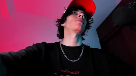 Snapshot of olliver___y chatting on 01-21-25, 04:10 online show from 01-21-25, 04:10