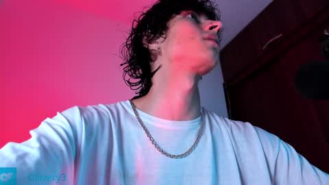 Snapshot of olliver___y chatting on 01-24-25, 01:13 online show from 01-24-25, 01:13