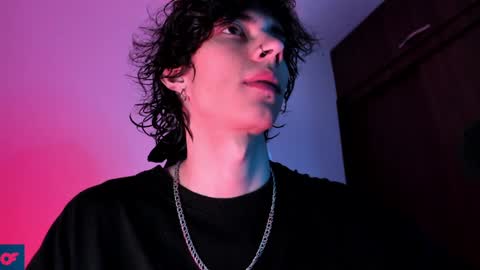 Snapshot of olliver___y chatting on 01-31-25, 03:20 online show from 01-31-25, 03:20