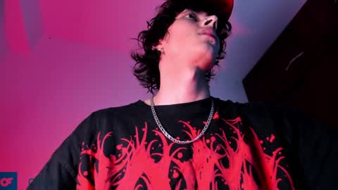 Snapshot of olliver___y chatting on 02-04-25, 04:48 online show from 02-04-25, 04:48