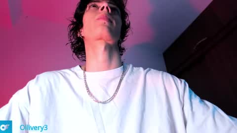 Snapshot of olliver___y chatting on 02-14-25, 04:15 online show from 02-14-25, 04:15