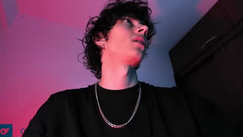 Snapshot of olliver___y chatting on 02-16-25, 12:41 online show from 02-16-25, 12:41