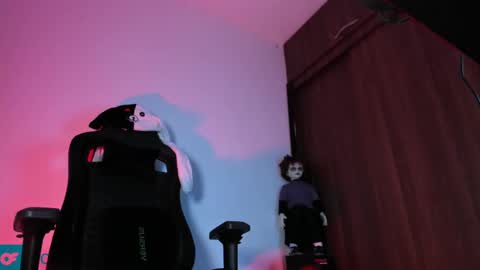 Snapshot of olliver___y chatting on 02-16-25, 06:54 online show from 02-16-25, 06:54