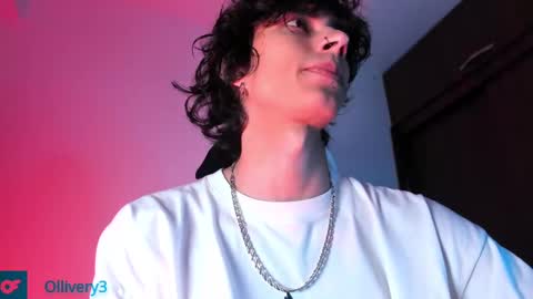 Snapshot of olliver___y chatting on 02-23-25, 04:39 online show from 02-23-25, 04:39