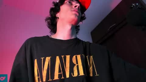 Snapshot of olliver___y chatting on 02-24-25, 04:38 online show from 02-24-25, 04:38