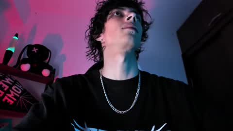 Snapshot of olliver___y chatting on 03-05-25, 03:08 online show from 03-05-25, 03:08