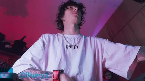 Snapshot of olliver___y chatting on 09-08-25, 10:31 online show from 09-08-25, 10:31