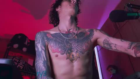 Snapshot of olliver___y chatting on 10-04-25, 04:10 online show from 10-04-25, 04:10