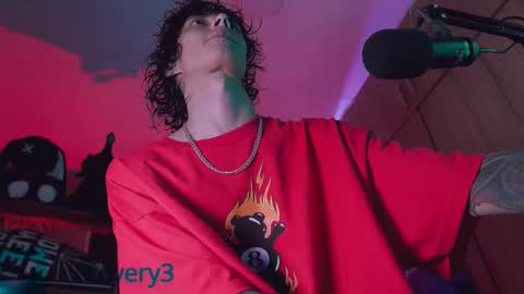 Snapshot of olliver___y chatting on 10-14-25, 04:57 online show from 10-14-25, 04:57