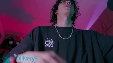 Snapshot of olliver___y chatting on 10-21-25, 02:34 online show from 10-21-25, 02:34