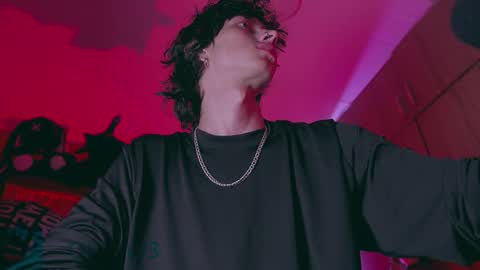 Snapshot of olliver___y chatting on 10-26-25, 04:07 online show from 10-26-25, 04:07