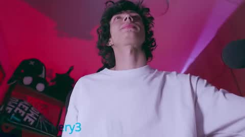 Snapshot of olliver___y chatting on 11-18-25, 01:22 online show from 11-18-25, 01:22