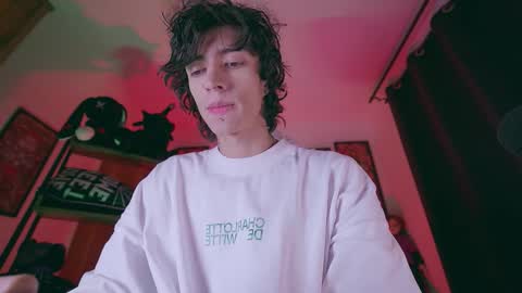 Snapshot of olliver___y chatting on 01-10-26, 02:13 online show from 01-10-26, 02:13