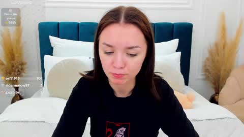 Snapshot of ollyvirg chatting on 02-22-25, 12:51 Amely online show from 02-22-25, 12:51