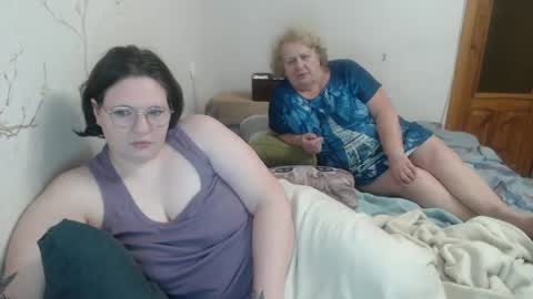 OlyaAndNetty online show from 02-19-25, 08:41