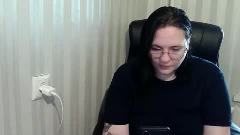 OlyaAndNetty online show from 10-28-25, 10:30