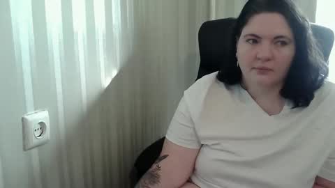 OlyaAndNetty online show from 10-30-25, 07:54