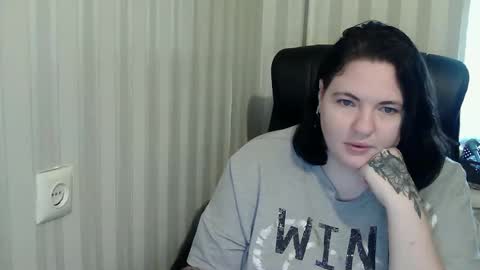 OlyaAndNetty online show from 11-01-25, 01:46