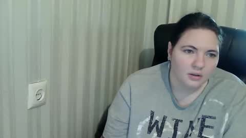 OlyaAndNetty online show from 11-02-25, 09:44