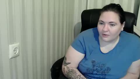 OlyaAndNetty online show from 11-07-25, 05:35