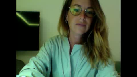 Snapshot of olyra11 chatting on 10-26-25, 09:42 olyra11 online show from 10-26-25, 09:42