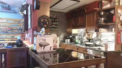 Snapshot of omfgy chatting on 10-22-25, 07:46 Norm online show from 10-22-25, 07:46