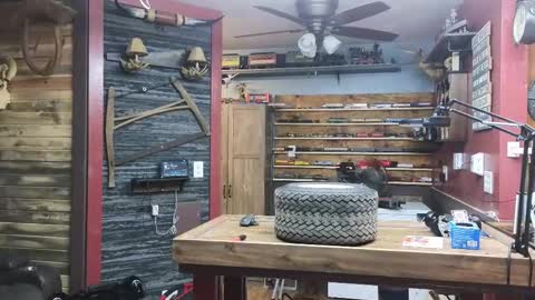 Snapshot of omfgy chatting on 10-29-25, 08:54 Norm online show from 10-29-25, 08:54